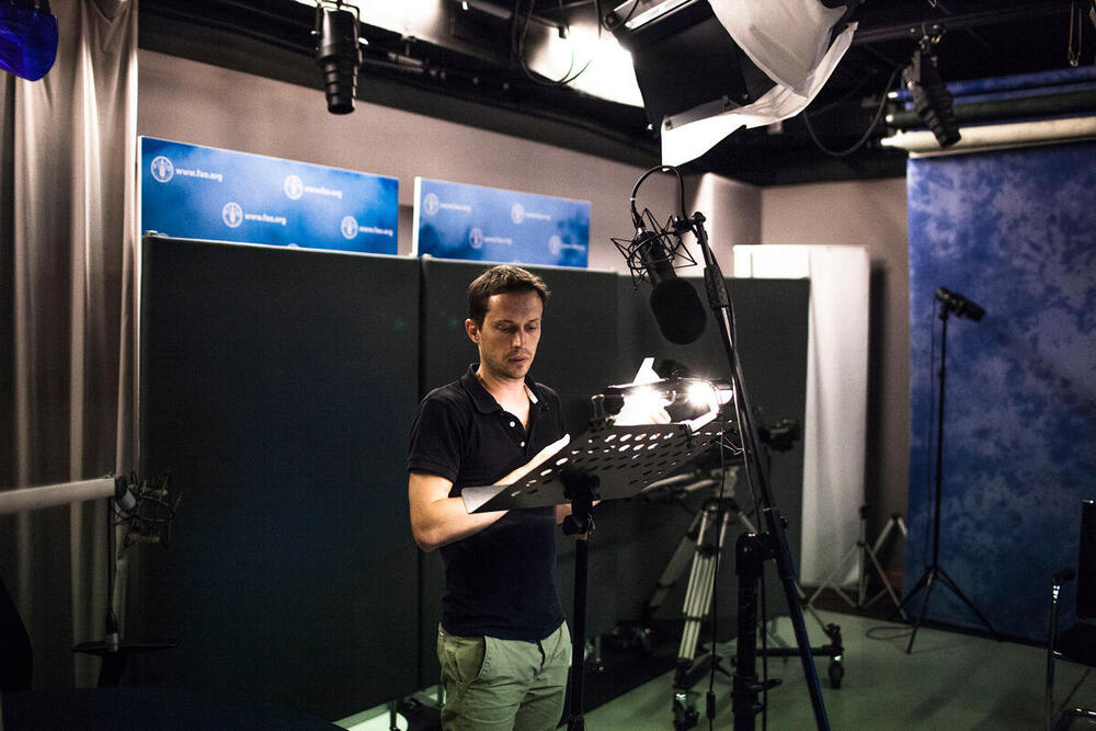 FAO’s audio team delivers audio content with latest news from the Organization, insights from experts and compelling human stories about efforts to fight hunger, mitigate climate change and improve food security around the world.
 
Regular programming includes but is not limited to: 
·  FAO Brief – A short bulletin with the top news from FAO ranging from headline-making studies to emergency response, to corporate events and global cooperation. 
·   FAO Talks – Quick, smart conversations with FAO experts on pressing subjects, from climate mitigation to stewardship of the world’s oceans, to the latest data on food security. 
·  FAO Impact – A range of thematic stories from across the globe about people, projects and problem-solving innovation.
 
FAO’s audio products are currently available in English, Spanish, with some French content.  
If you are interested in excerpts from a podcast or news bulletin, or in our audio archives, please contact the team directly:  <a href="mailto:fao-audio@fao.org" target="_blank">fao-audio@fao.org</a>